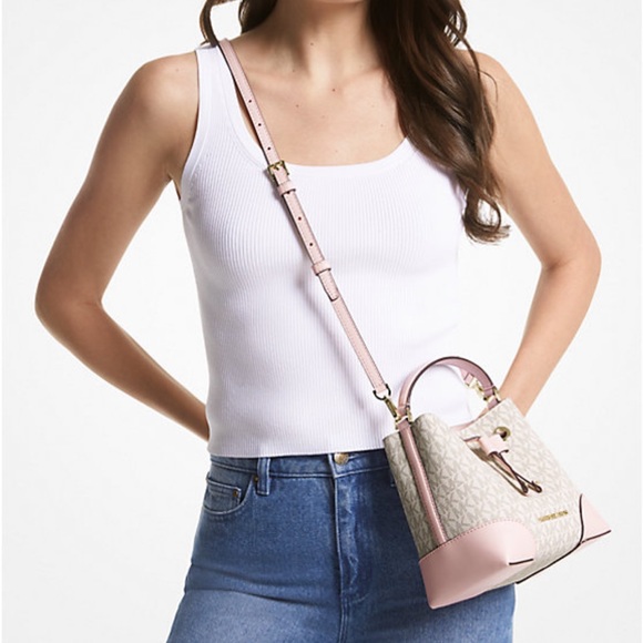 MICHAEL KORS
Mercer Small Logo Bucket crossbody Bag Powder Blush Multi Color - Picture 2 of 15